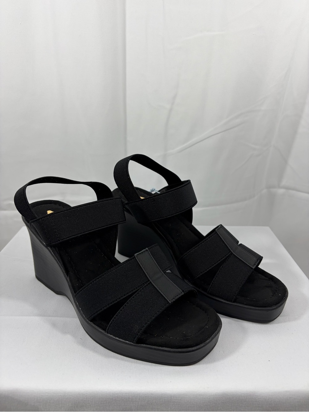 NWT Aerosoles Women’s Size 6.5 Black Wedge Sandals with Adjustable Straps